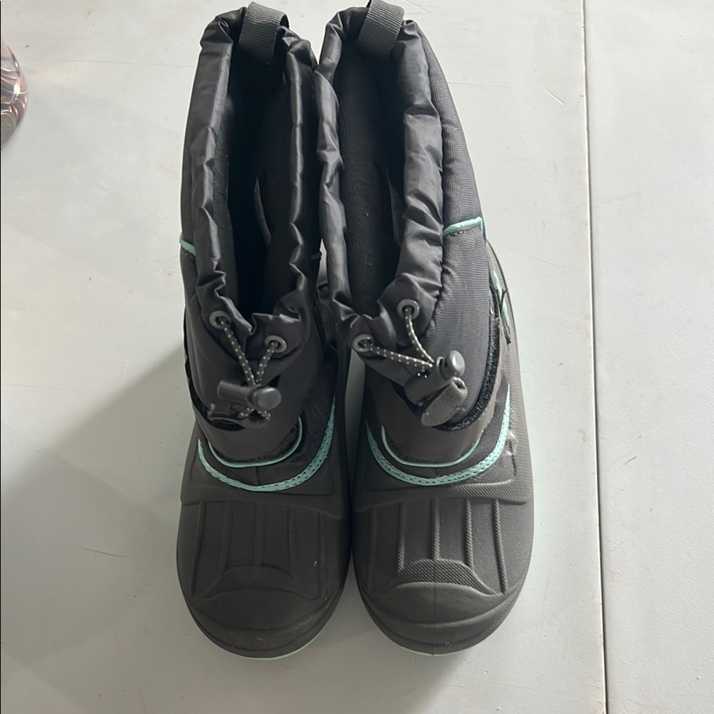 Black and Green High-Top Rain and Snow Boots with Quilted Design